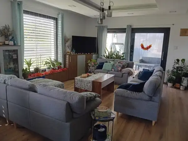 Eladó újszerű családi ház, Boncodfölde 4 szoba 255 m² 143.9 M Ft