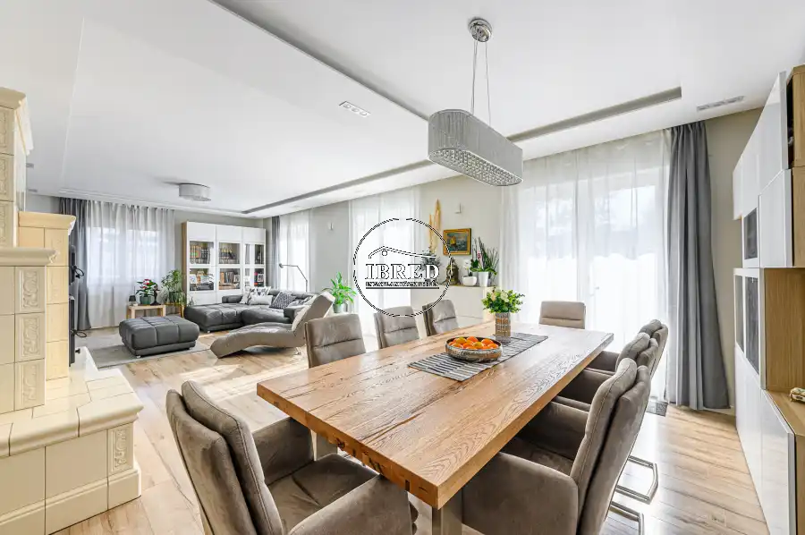 eladó újszerű családi ház, Budaörs