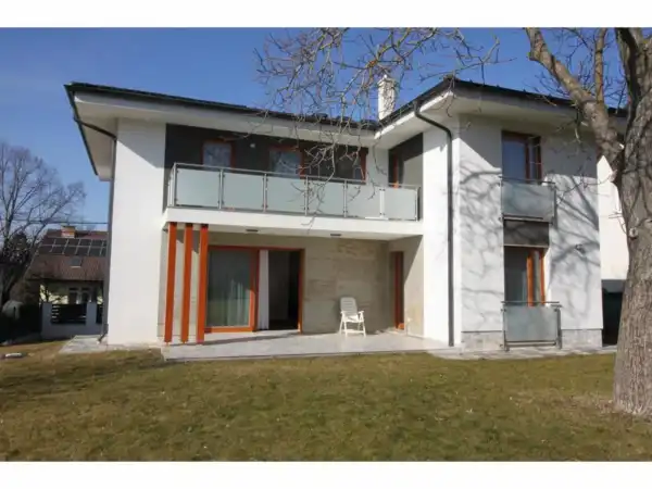 Eladó újszerű családi ház, Budapest, II. kerület 5 szoba 252 m² 380 M Ft