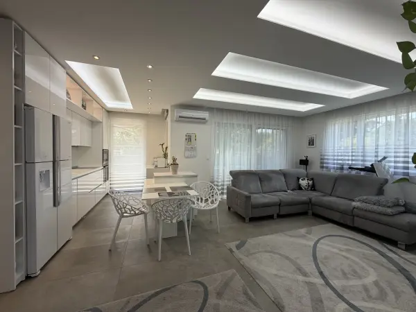 Eladó újszerű családi ház, Budapest, XVI. kerület 5 szoba 180 m² 329.9 M Ft