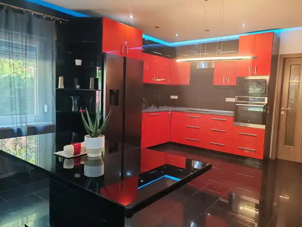 Eladó újszerű családi ház, Budapest, XXI. kerület 4+1 szoba 140 m² 132.5 M Ft