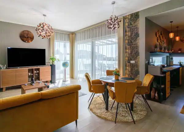 Eladó újszerű családi ház, Csömör 6 szoba 270 m² 379 M Ft