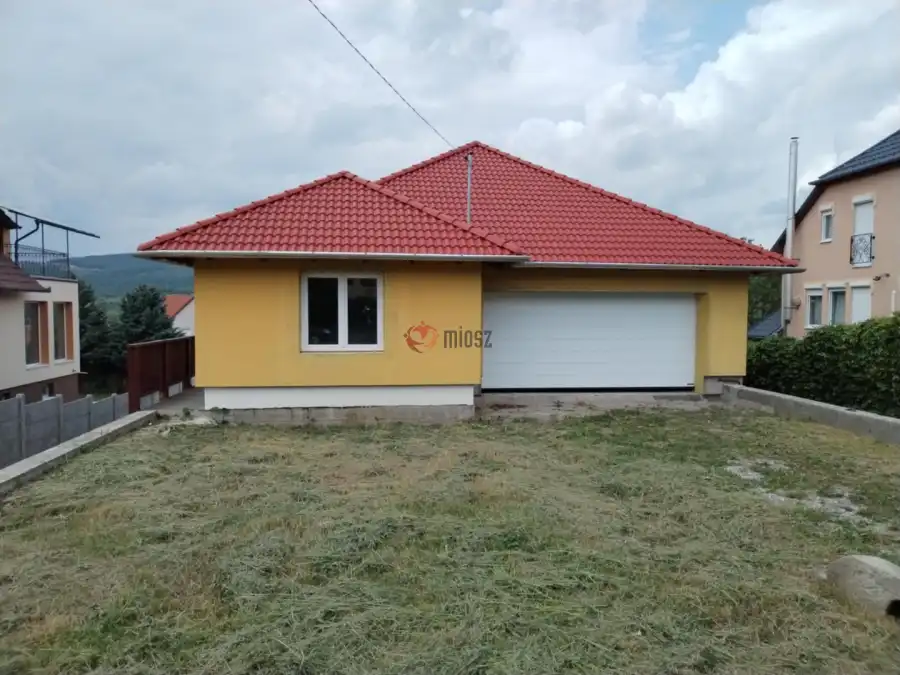 eladó újszerű családi ház, Felsőtárkány