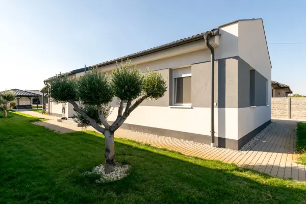 Eladó újszerű családi ház, Mosonszentmiklós 4 szoba 141 m² 118.9 M Ft