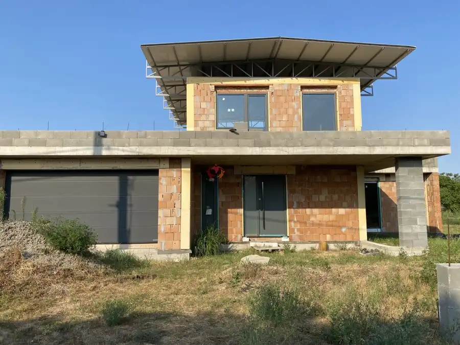 eladó újszerű családi ház, Ráckeve