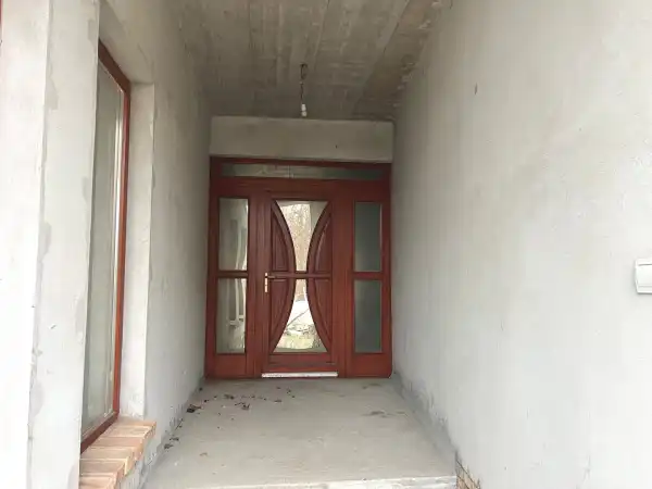 Eladó újszerű családi ház, Veresegyház 4+3 szoba 393 m² 139.8 M Ft