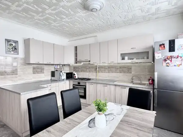 Eladó újszerű családi ház, Verpelét 6 szoba 206 m² 59.9 M Ft