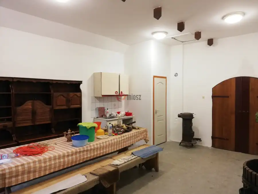 eladó újszerű házrész, Dunakömlőd