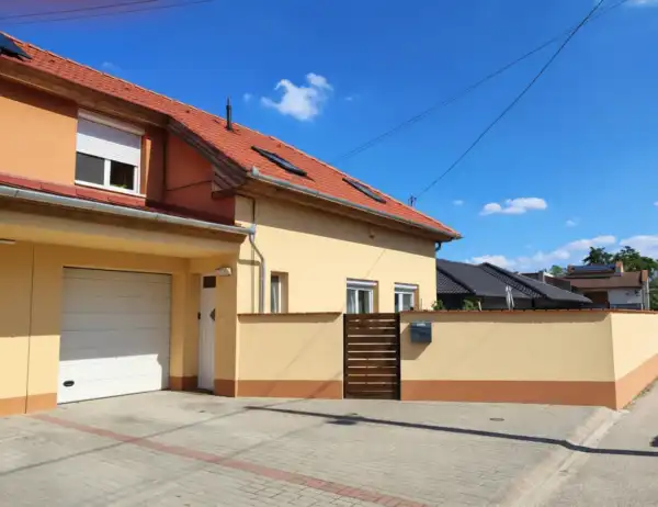 Eladó újszerű ikerház, Szigetszentmiklós 3+1 szoba 107 m² 95.9 M Ft