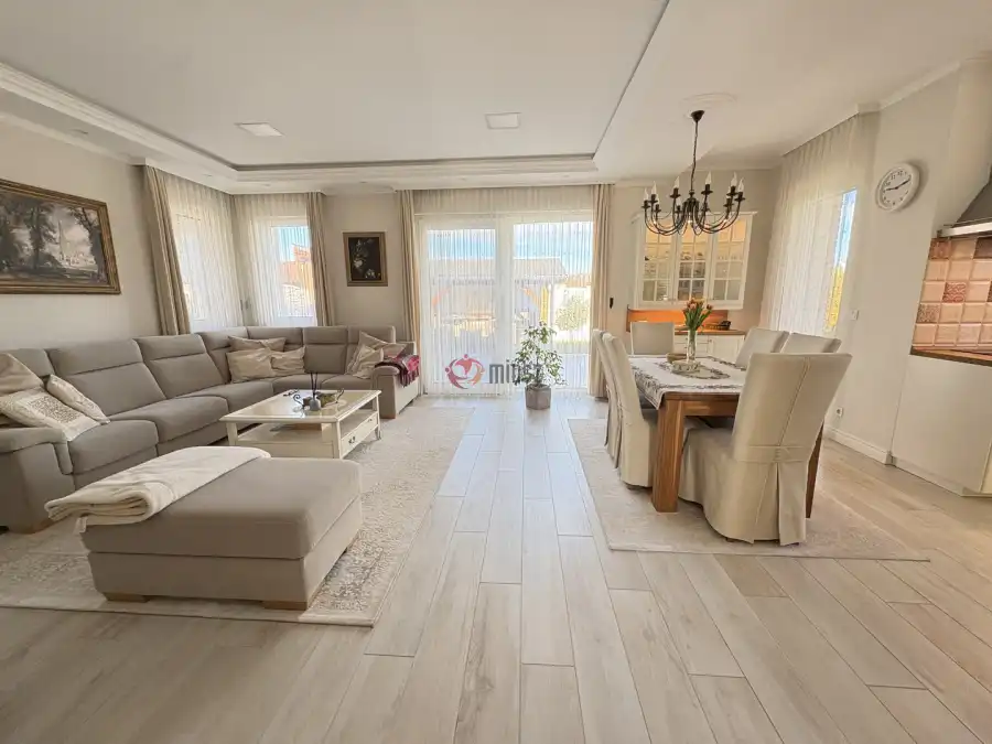 eladó újszerű ikerház, Szigetszentmiklós