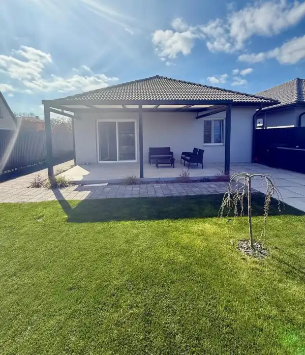 Eladó újszerű ikerház, Velence 4 szoba 138 m² 134.9 M Ft