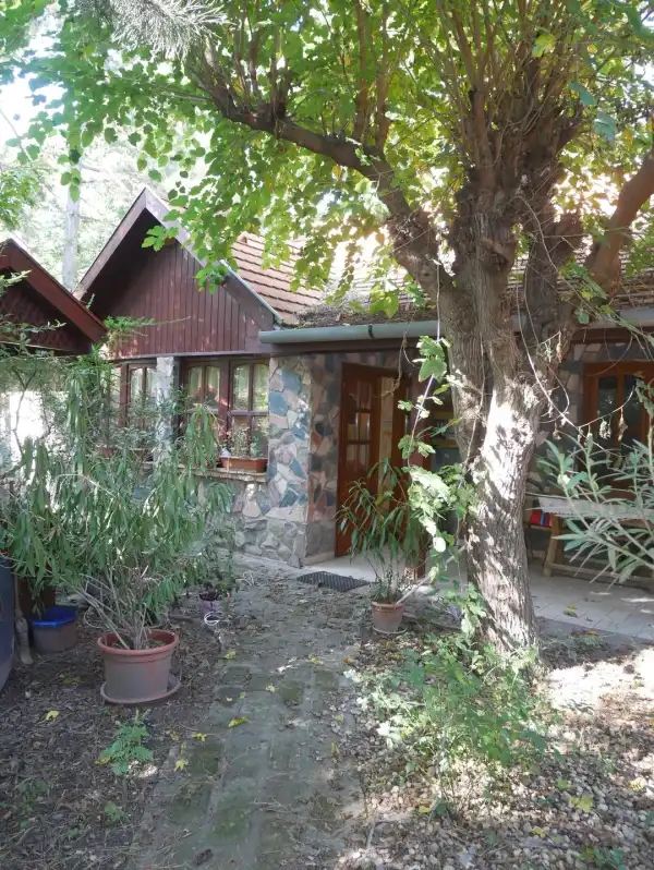 Eladó újszerű tanya, Monor 1 szoba 60 m² 94.5 M Ft