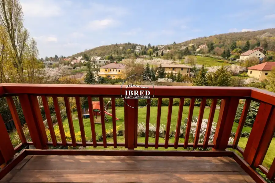 eladó újszerű téglalakás, Budapest, XII. kerület