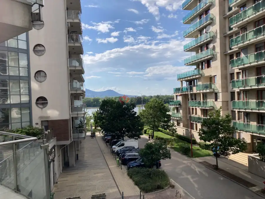 eladó újszerű téglalakás, Budapest, XIII. kerület