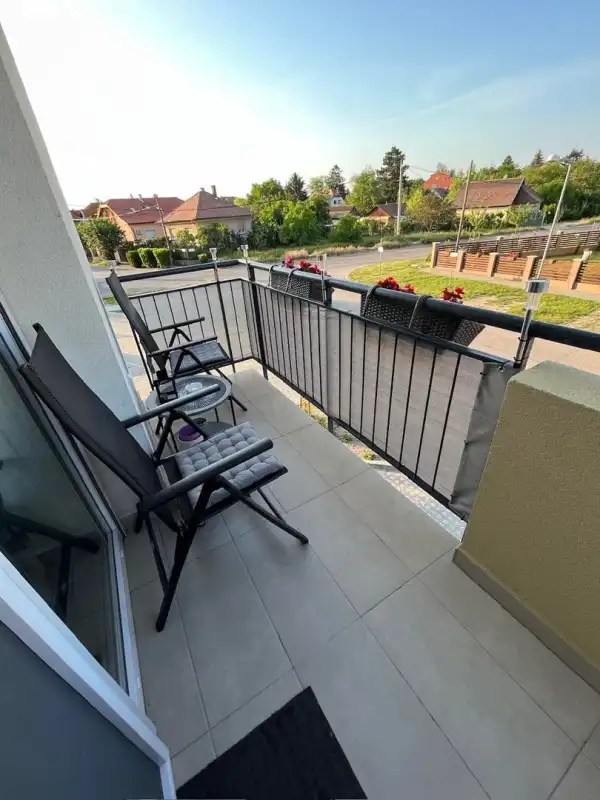 Eladó újszerű téglalakás, Budapest, XVI. kerület 4 szoba 70 m² 120 M Ft