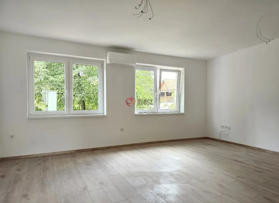 eladó újszerű téglalakás, Eger