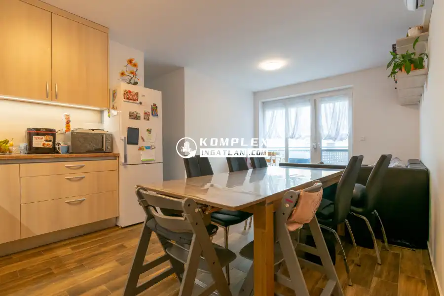 eladó újszerű téglalakás, Mosonmagyaróvár