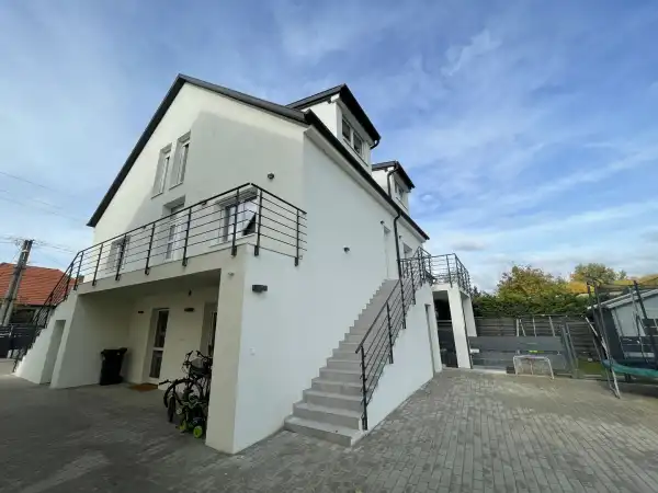 Eladó újszerű téglalakás, Székesfehérvár 4 szoba 88 m² 74.9 M Ft