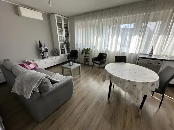 Eladó újszerű téglalakás, Vác 3 szoba 103 m² 139 M Ft